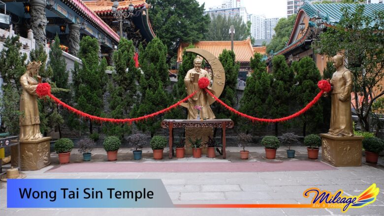 เทพเจ้าด้ายแดง